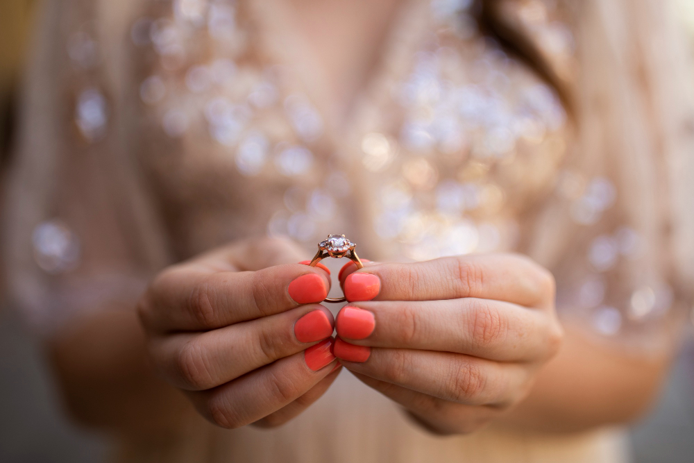 The Latest Trends in Engagement Rings for Women for 2024